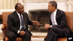 Le président américain Barack Obama reçoit son mon homologue gabonais Ali Bongo Ondimba au bureau Oval, à la Maison Blanche, à Washington, 9 juin 2011.