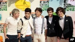 One Direction, from left, Niall Horan, Zayn Malik, Louis Tomlinson, Liam Payne, and Harry Styles at Nickelodeon's 25th Annual Kids' Choice Awards on March 31, 2012 in Los Angeles