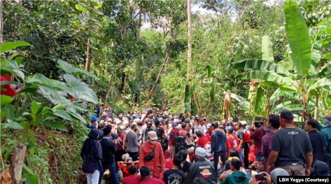 Aksi penolakan warga Wadas yang berujung bentrokan dengan polisi pada 23 April 2021. Foto LBH Yogyakarta