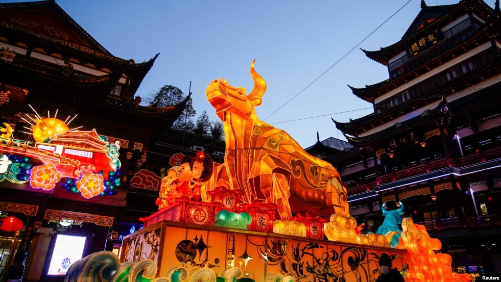 上海豫园为迎新春牛年的装饰（2021年1月29日）
