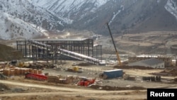 Fasilitas pertambangan yang dimiliki oleh perusahaan patungan tambang emas dan antimon Cina-Tajik TALCO Gold, terlihat di deposit Konchoch di Tajikistan barat (foto: dok). 