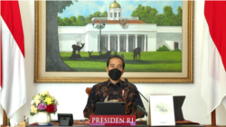 Presiden Jokowi dalam Rapat Terbatas Evaluasi PPKM Level IV di Istana Bogor, Sabtu (7/8), perintahkan seluruh pihak untuk merespon cepat kenaikan kasus virus corona di luar Jawa dan Bali untuk menekan angka kematian. (Foto: Courtesy/Biro Setpres)