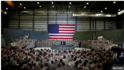 Дональд Трамп на встрече с американскими военнослужащими в Афганистане