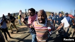 Des manifestants dispersés par la police à Soweto