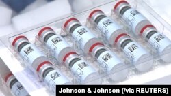 Ampul-ampul vaksin virus corona buatan Jonhson & Johnson. (Foto: Johnson & Johnson via Reuters)