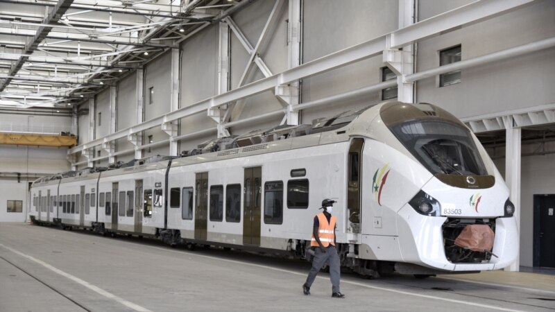 Macky Sall invite ses compatriotes à assurer la sécurité du nouveau train express