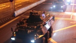 在香港空前政治危机的敏感时期，解放军驻港部队星期四（8月29日）凌晨从深圳进驻香港。官方称，这是驻港部队第22次年度例行轮换。