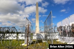 Barbed wire and chain link fences dot the National Mall in Washington, D.C., at the Forced From Home interactive display by Doctors Without Borders. (B. Allen/VOA)