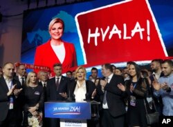 Kolinda Grabar Kitarović, još uvek aktuelna predsednica Hrvatske, obraća se javnosti nakon objavljivanja nepotpunih rezultata prema kojija je izgubila u drugom krugu predsedničkih izbora od kandidata SDP-a Zorana Milanovića, u Zagrebu, 5. januara 2020.