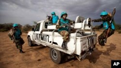 Para personel dari misi PBB-Uni Afrika di Darfur, Sudan atau UNAMID (foto: dok).