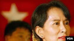 Aung San Suu Kyi, pemimpin gerakan oposisi di Birma.