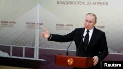 El presidente de Rusia, Vladimir Putin, firmó una orden el miércoles 24 de abril de 2019 para dar ciudadanía rusa a los residentes de las regiones ucranianas de Donestk y Luhansk, ambas bajo el control del Kremlin.
