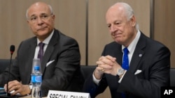 UN special envoy for Syria envoy Staffan de Mistura, right, and his deputy Ramzy Ezzeldin Ramzy attend a meeting with the Syrian government delegation during Syria peace talks at the United Nations office in Geneva, Switzerland, April 22, 2016.