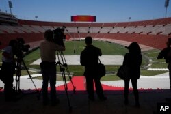 Journalists visit the Los Angeles Memorial Coliseum, Los Angeles 2024's proposed ceremonies and track-and-field venue, in Los Angeles, May 11, 2017.