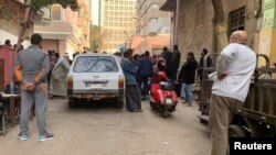 خانواده اعدامشدگان در انتظار دریافت جسدها