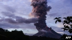 The Mayon volcano spews lava as it continues to erupt, as seen from Daraga town, in Albay province, south of Manila on January 23, 2018. 