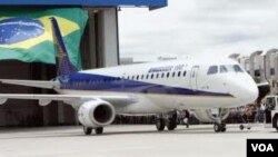 Um avião Embraer 190 igual ao que se despenhou