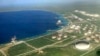 La terminal petrolera Bullenbaai en la costa de la isla holandesa de Curazao, el 24 de diciembre de 2016, cerca de Willemstad. (AP Foto/Dick Drayer)