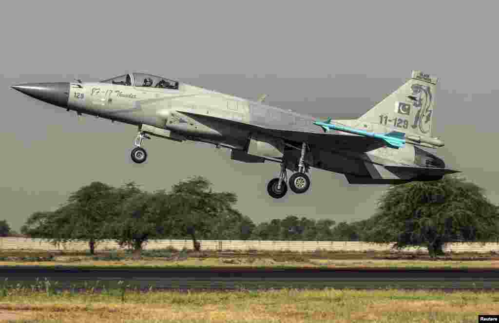 26 سالہ عائشہ کا تعلق جنوبی پنجاب کے تاریخی شہر بہاولپور سے ہے۔ 