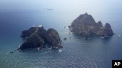 南韓和日本有爭議的島嶼。南韓稱之為“獨島”在日本被稱為“竹島”。