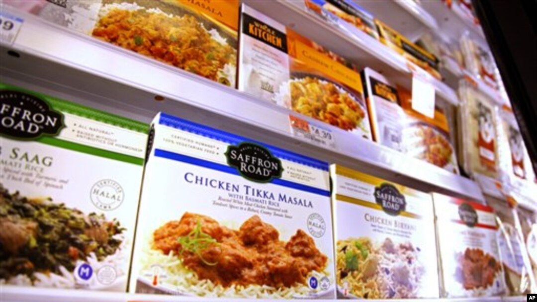Pengamat mengatakan harus ada lebih dari satu lembaga yang berhak menerbitkan sertifikat produk halal sehingga prosesnya lebih cepat dan murah. (Foto: Dok)