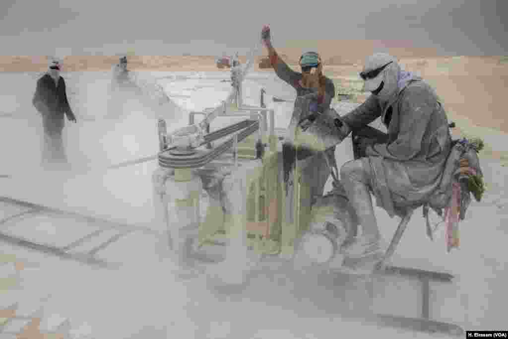 Workers cut stones in Minya&#39;s quarries, Egypt, April 30, 2018. In the Egyptian province of Minya, thousands of men toil in backbreaking, often dangerous conditions in the region&#39;s limestone quarries. The stone they produce is an important source of cash for the province, but the human cost is enormous.