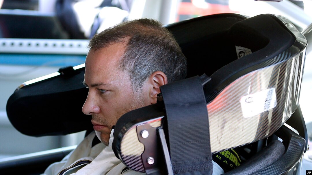 Jacques Villeneuve, Kanada, saat latihan untuk persiapan berlaga di NASCAR Sprint Cup Series di Sonoma, California, 21 Juni 2013 (Foto: dok).