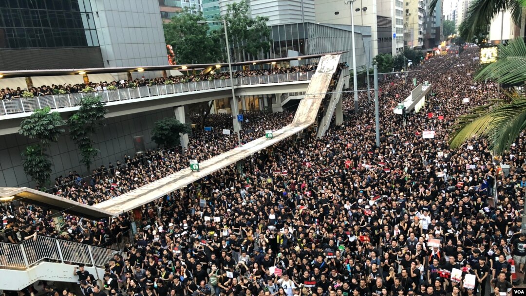 香港民眾今年爭取民主自由的抗議行動已持續近5個月（美國之音湯惠芸拍攝）