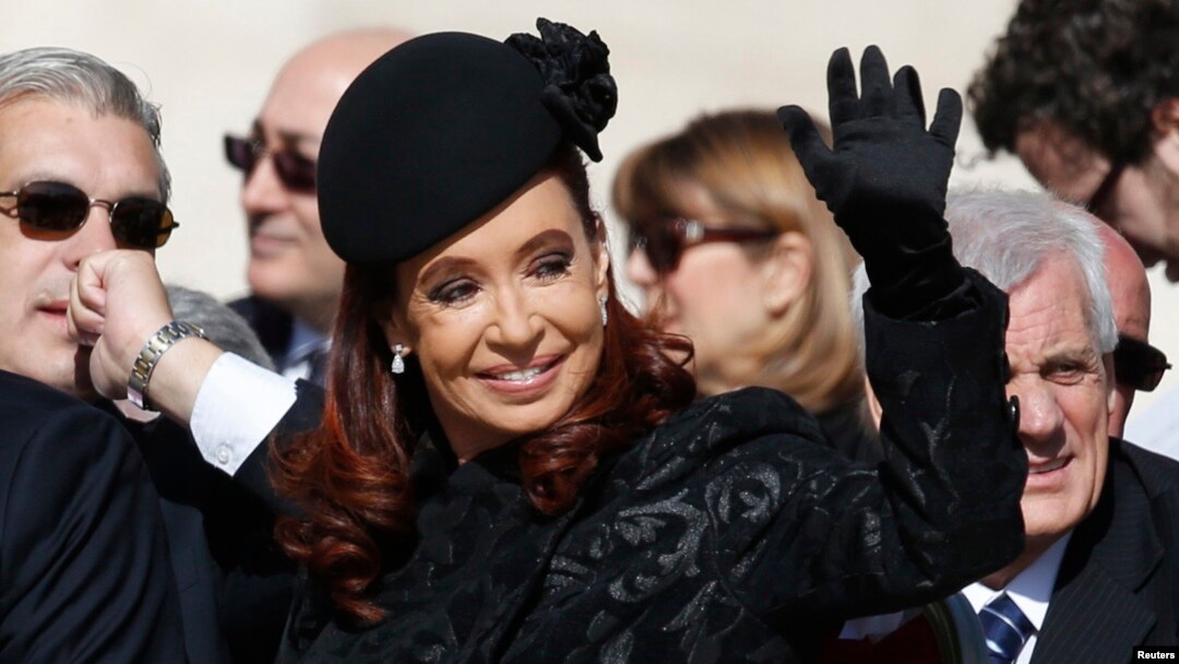 La presidenta argentina Cristina Fernández no es bienvenida en Gran Bretaña, al menos no para el funeral de Margaret Thatcher.