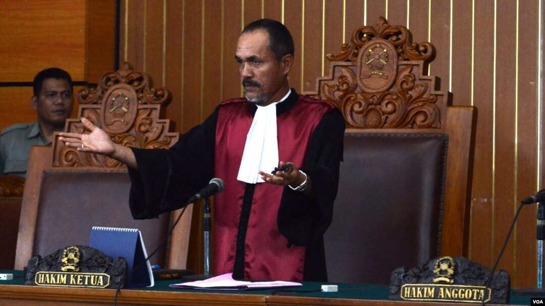 Hakim Sarpin Rizaldi di Pengadilan Negeri Jakarta Selatan (2/2). (VOA/Fathiyah Wardah)