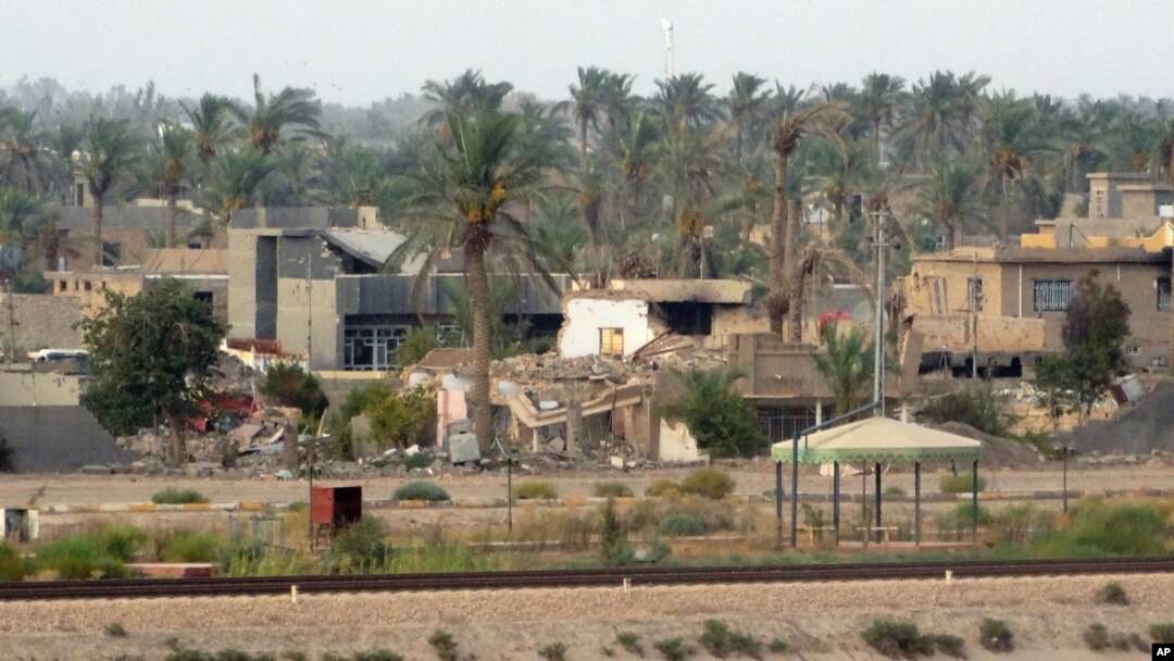 Puing-puing bangunan di pinggiran kota Ramadi akibat pertempuran antara pasukan Irak dan militan ISIS (foto: dok).