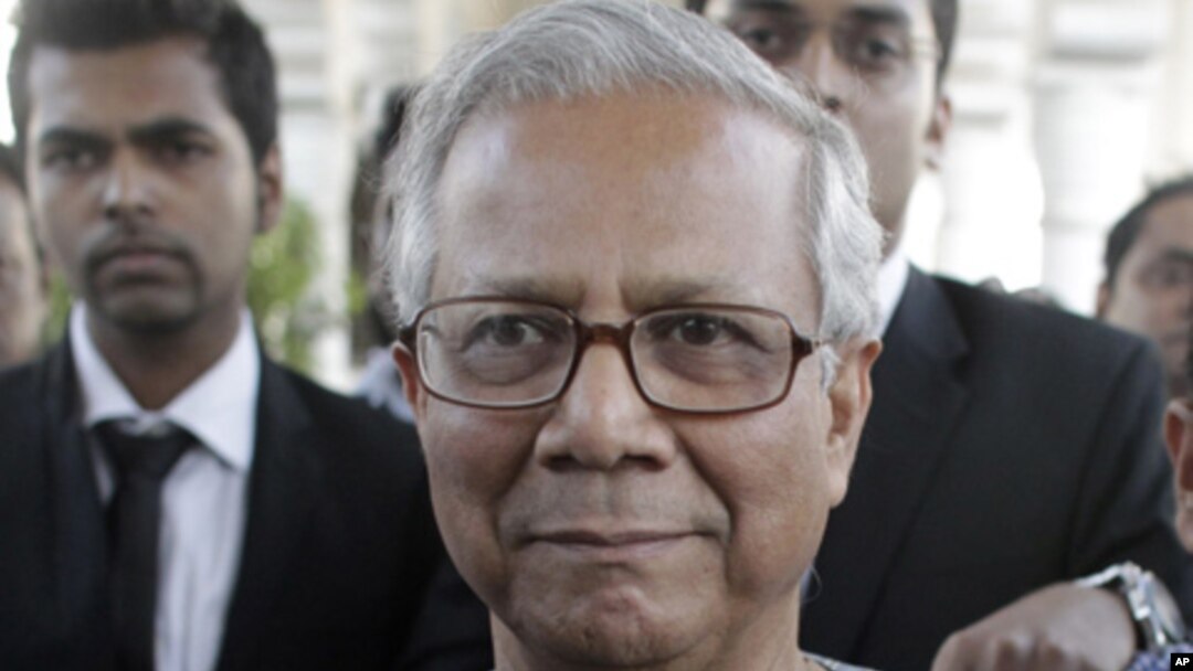 Bangladeshi Nobel laureate Muhammad Yunus arrives in court for a hearing in Dhaka, March 7, 2011