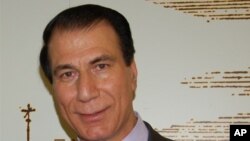 Perempuan yang membentuk lingkaran dalam lukisan karya Henri Matisse "The Dance" pada 1910, menari di atas puing-puing di jalan yang terbengkalai di kota Homs, Suriah.