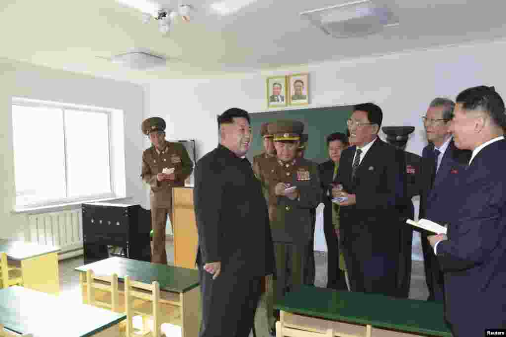 North Korean leader Kim Jong Un gives field guidance inside the Wisong Scientists Residential District complex in this undated photo released by North Korea&#39;s Korean Central News Agency (KCNA) in Pyongyang October 14, 2014. 