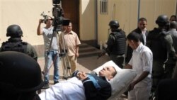 خانواده های قربانيان در دادگاه حسنی مبارک