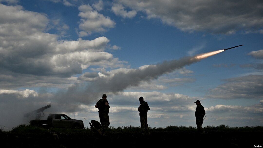 Quân Ukraine bắn rocket về phía quân Nga gần chiến tuyến ở vùng Zaporizhzhia. [Ảnh minh họa]