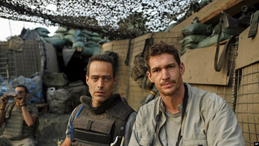 Writer Sebastian Junger (l) and photographer Tim Hetherington (r) during an assignment for Vanity Fair Magazine at 'Restrepo' outpost
