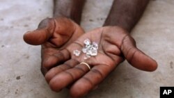 An illegal diamond dealer from Zimbabwe displays diamonds for sale in Manica, near the border with Zimbabwe. (File Photo)