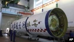 Chinese workers prepare the Long March 2F carrier rocket, to launch the Shenzhou-8 unmanned spacecraft into space. (File Photo - Sept. 25, 2011)