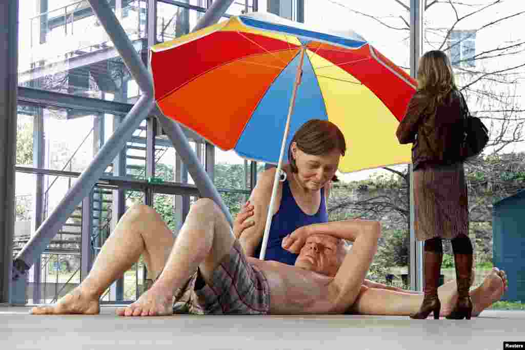 بے جان مجسموں پر حقیقت کا گمان