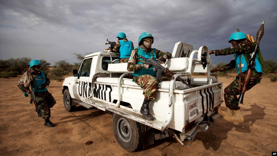 Anggoota Misi bersama Uni Afrika-PBB di Darfur (UNAMID) dari Tanzania tengah berpatroli di wilayah Khor Abeche, Darfur Selatan, Sudan (Foto: dok).