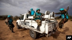 Anggoota Misi bersama Uni Afrika-PBB di Darfur (UNAMID) dari Tanzania tengah berpatroli di wilayah Khor Abeche, Darfur Selatan, Sudan (Foto: dok).