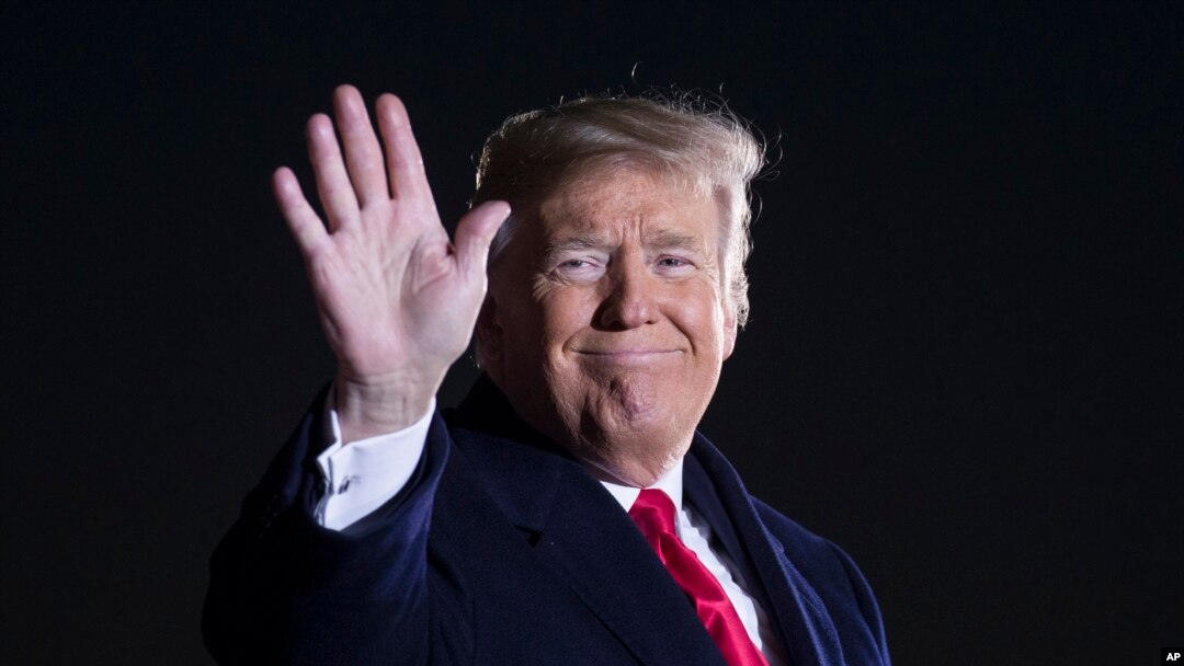 ټرمپ ریپبلکن سېنېټر سېنډې سمېت ته د ګل یا دوشنبې په ورځ د کمپاین پرمهال