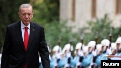 Cumhurbaşkanı Erdoğan İspanya'da düzenlenecek Avrupa Siyasi Topluluğu zirvesine soğuk algınlığı nedeniyle katılamıyor
