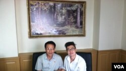 북한 소설 '벗'을 쓴 백남룡 작가(왼쪽)와 영어 번역본을 출간한 미국 조지워싱턴대 이마뉴엘 김 교수.