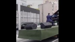 巴西钢琴家在行驶的卡车上演奏祝福疫情下居家隔离的母亲们