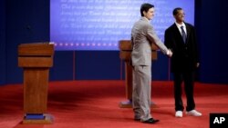 "Dvojnici" predsednika Baraka Obame i izazivača Mita Romnija tokom generalne probe na Denverskom univerzitetu