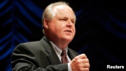 Rush Limbaugh, animateur d'une émission de radio, s'exprime lors d'un forum organisé par le groupe de réflexion Heritage Foundation, à Washington, le 23 juin 2006. 