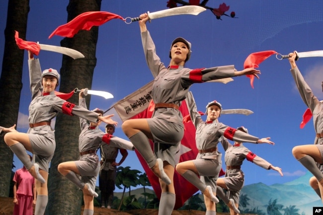 2006年11月9日，中国歌剧舞剧团在南宁表演芭蕾舞剧《红色娘子军》