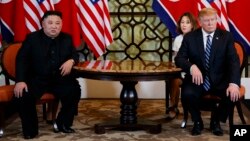 Presiden Donald Trump bertemu Pemimpin Korea Utara Kim Jong Un, 28 Februari 2019, di Hanoi. 